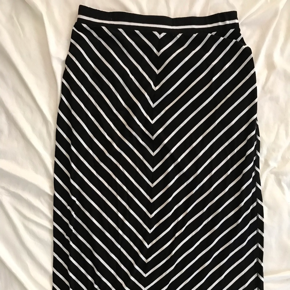 Black and white stripped maxi skirt